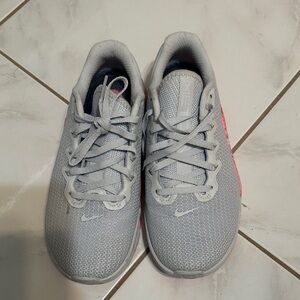 Nike Kids Sneakers in Gray and Pink